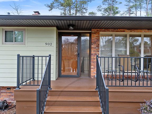 4th image of 902 Fairfield Ave