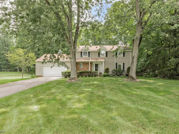 10745 Rockwood Dr, Kirtland, OH 44094
