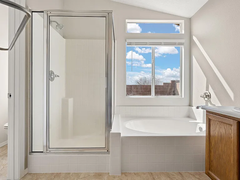 6136 Vaughn Dr NE — Photo 11