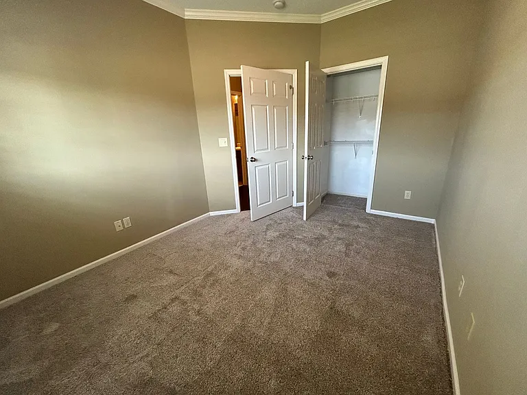 5204 Easton Ln — Photo 9