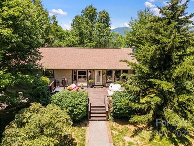 995 Dickinson Dr, Clyde, NC, 28721