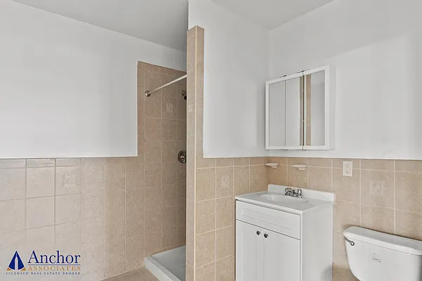 Rented by Anchor Associates | media 35