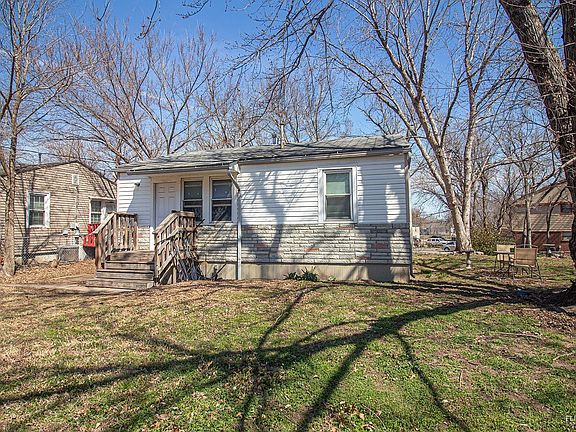 2nd image of 10 Lincoln Cir