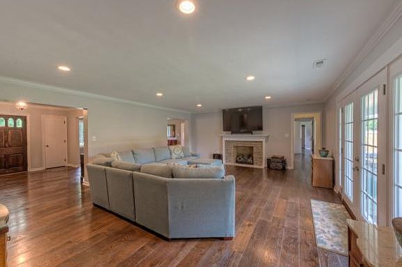 2nd image of 714 Green Ln
