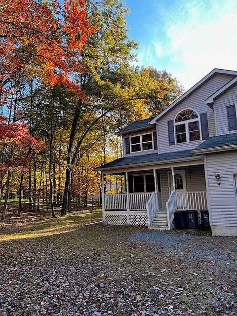 3 bed, 2.5 bath, 1720 sqft, $2,400 — Photo 1