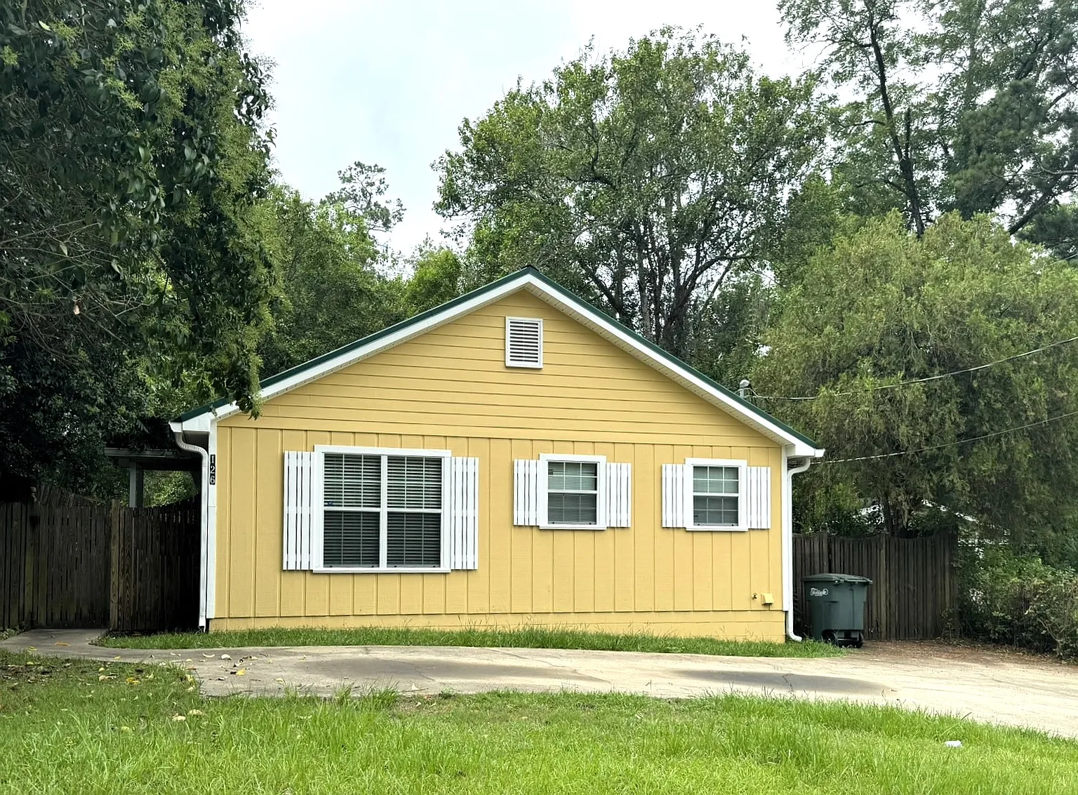 3 bed, 988 sqft, $1,400 — Photo 1