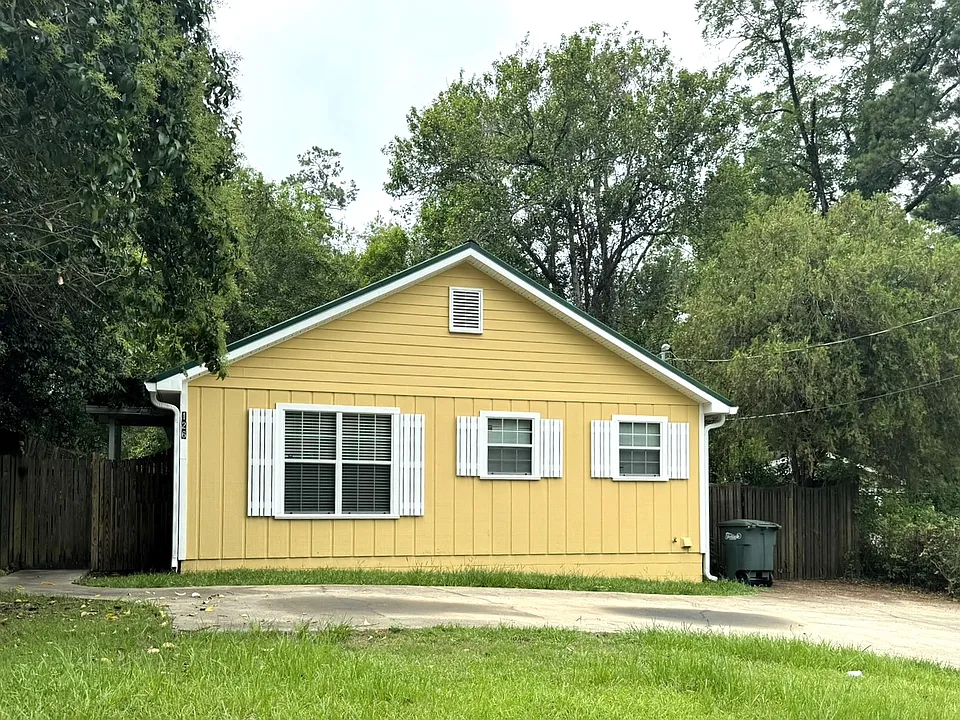 126 E Walcott St
