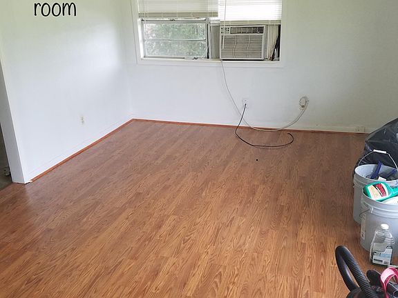 4th image of 160 Charles Ave