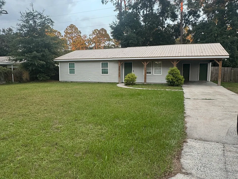 206 Pineview St