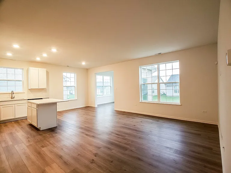 14347 Clover Ave — Photo 4