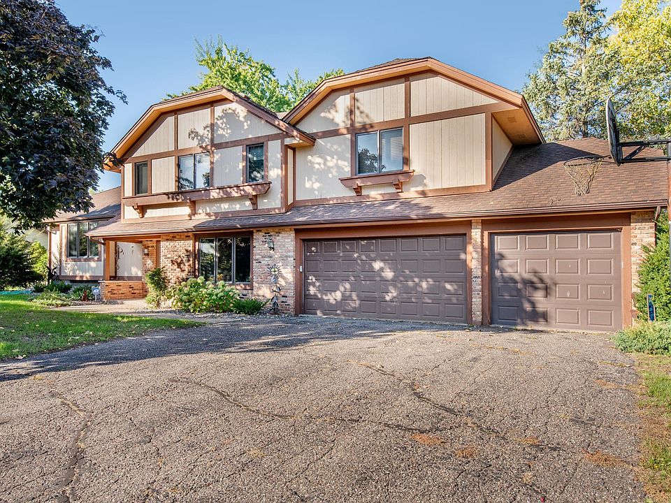 1st image of 1889 Twin Circle Dr