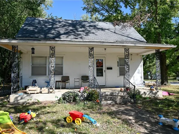 600 W Hunter St, Nevada, MO 64772