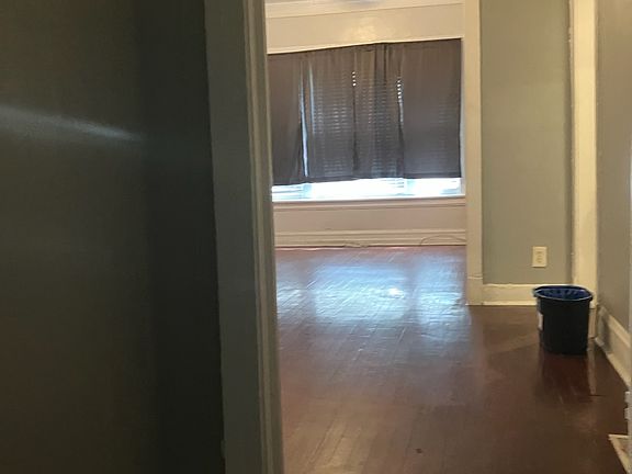 3rd image of 7302 S Blackstone Ave Unit 1
