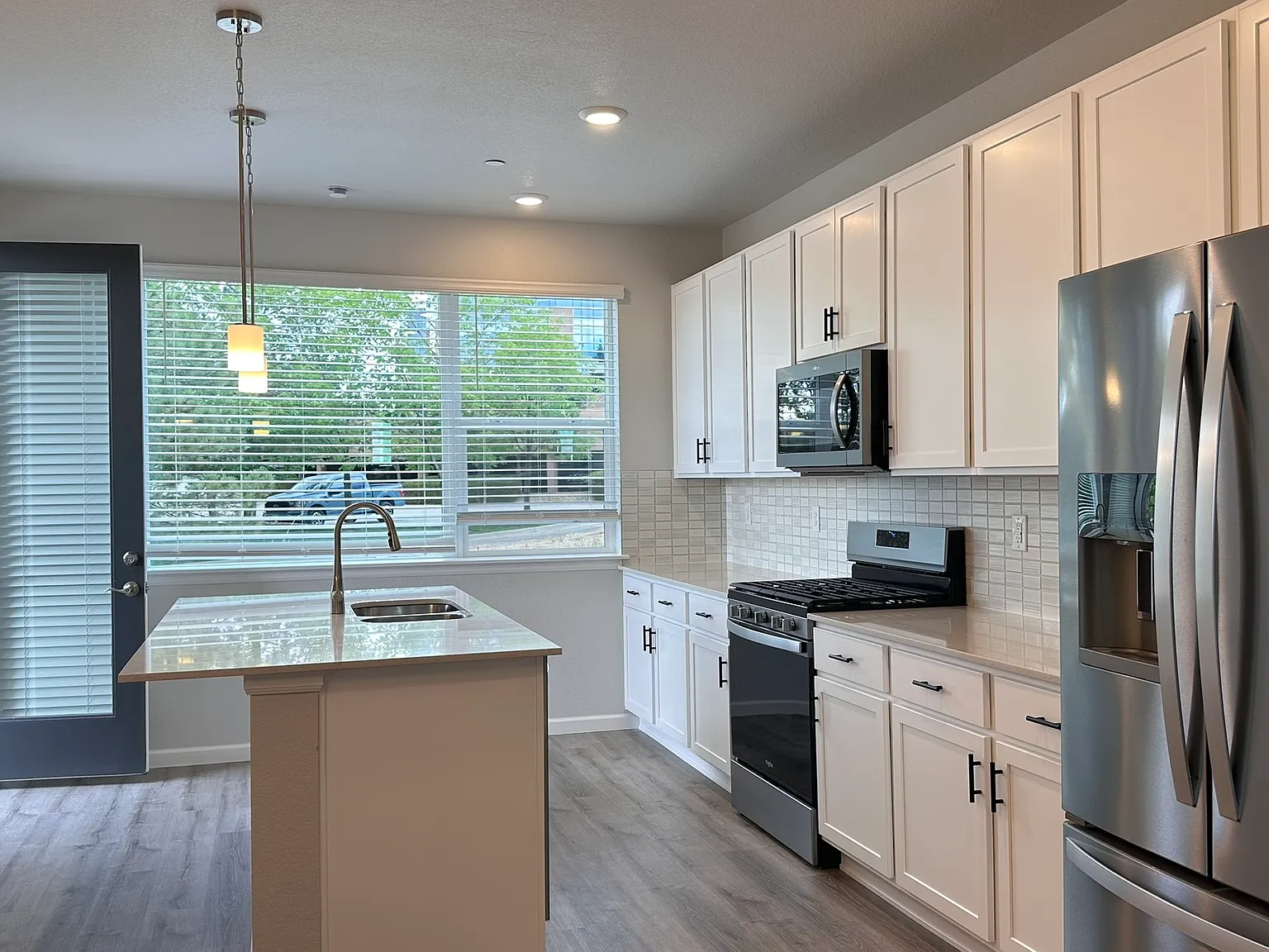4 bed, 3.5 bath, 1910 sqft, $3,100 — Photo 3