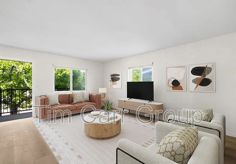 121 E Bay St #D — Photo 3