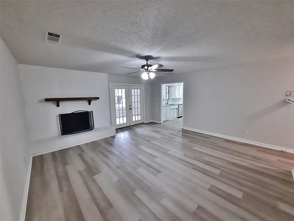 3rd image of 313 NW Suzanne Ter