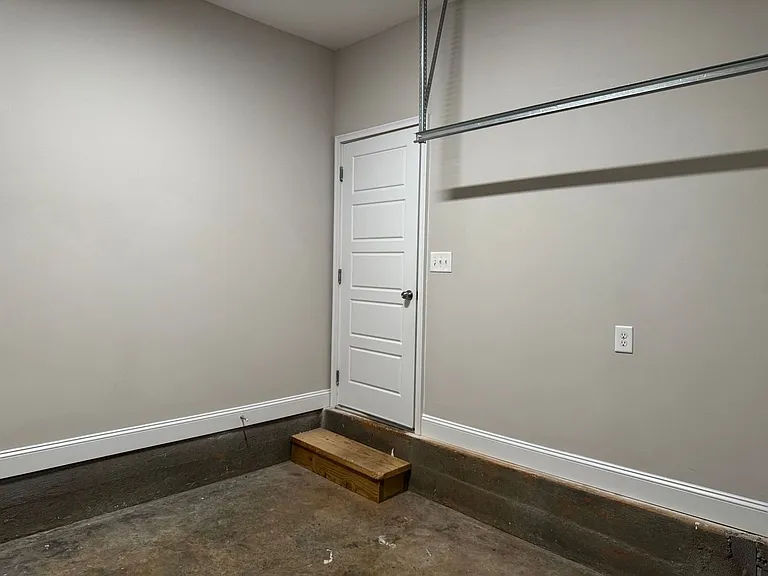 295 Smithson Ln — Photo 20