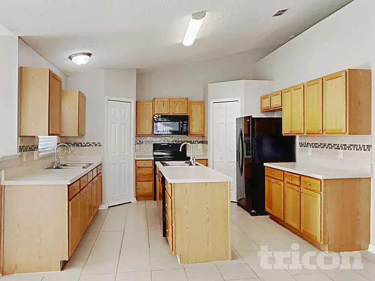 9312 Thunderbolt Dr — Photo 5