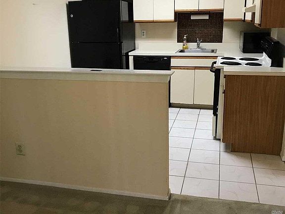 2nd image of 780 Hilltop Ct