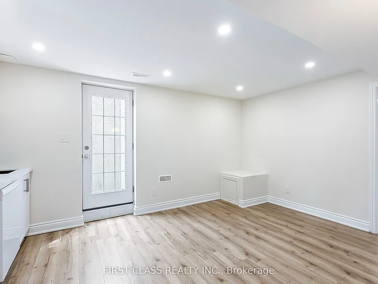 802 Yates Dr — Photo 4