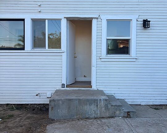 5th image of 1028 Broad Ave