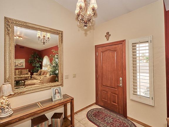 3rd image of 1414 N Alder Dr