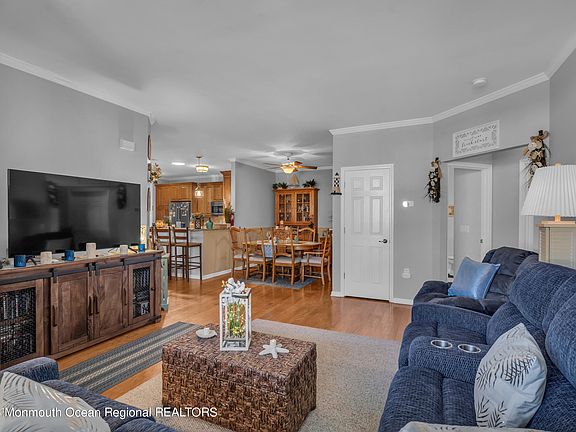 4th image of 16 Sunnybrook Lane