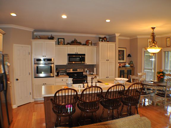 4th image of 88 Elder Ln
