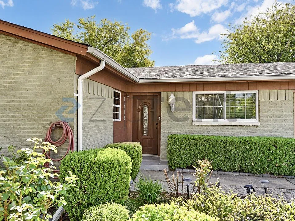 1512 E Parker Rd
