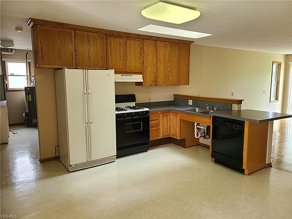 3rd image of 170 Emerson Ave