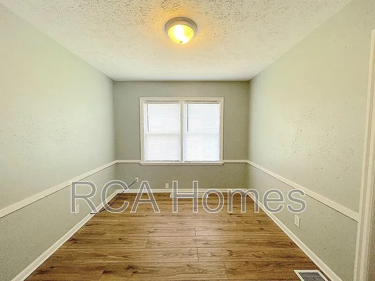 520 E 32nd St — Photo 5