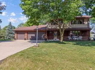 3710 S Sunny View Dr, New Berlin, WI 53151