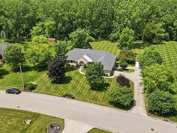 2nd image of 1465 Meadowlands Dr