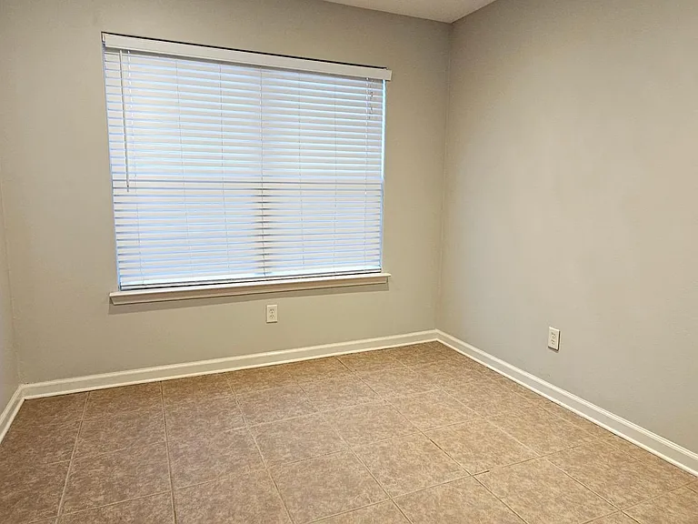 142 Weathering Dr — Photo 8