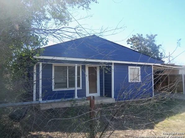 559 Augustin St, Uvalde, TX 78801