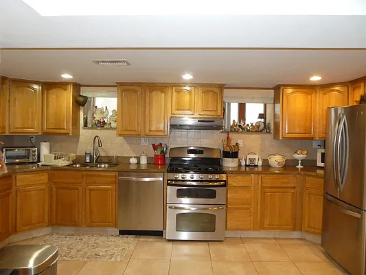 Sold by Century 21 Mizrahi Realty | media 9