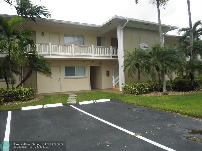 1st image of 912 Pine Dr APT 202