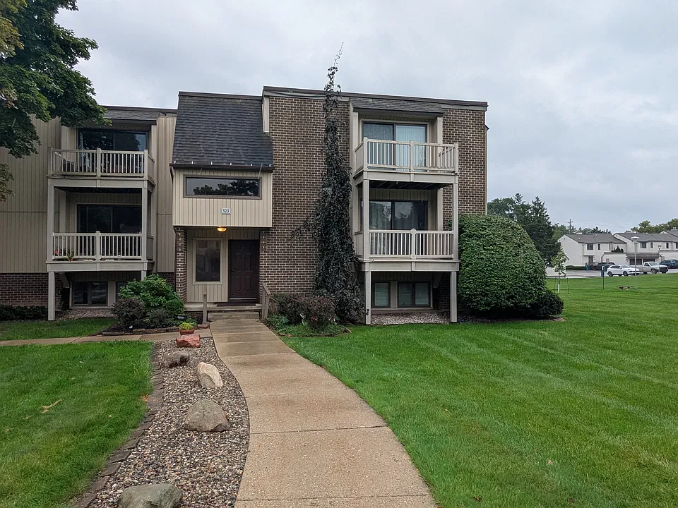 523 Bainbridge Dr #25