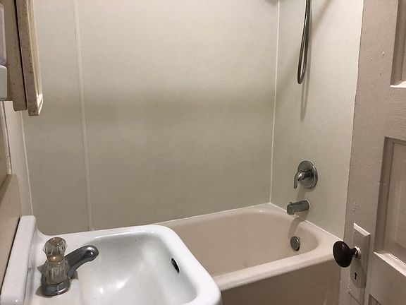 4th image of 745 NE Maple St #3B