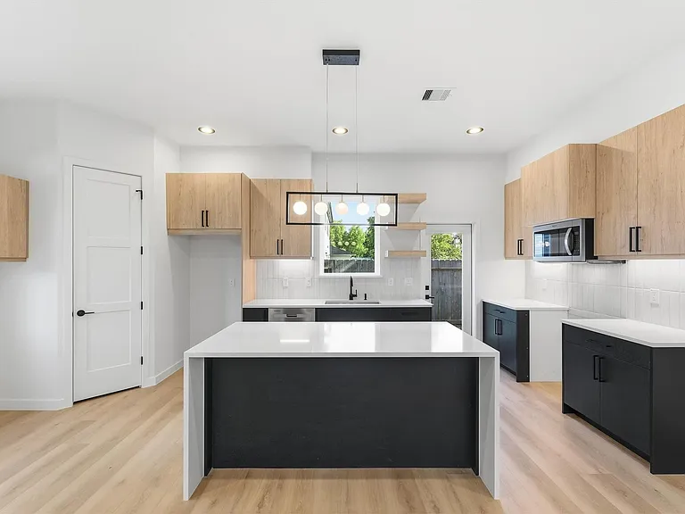 3706 Glenrose St — Photo 12
