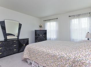 14 Heather Dr, East Hanover, NJ 07936