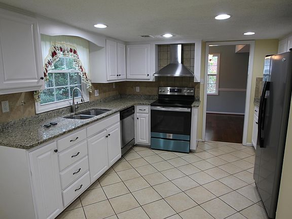 2nd image of 1109 Paddock Dr