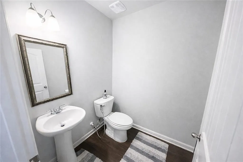 4 bed, 2.5 bath, 2005 sqft, $2,600 — Photo 4