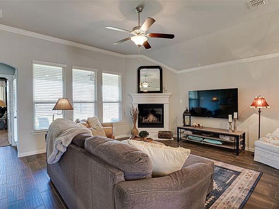 5th image of 266 Churchill Dr