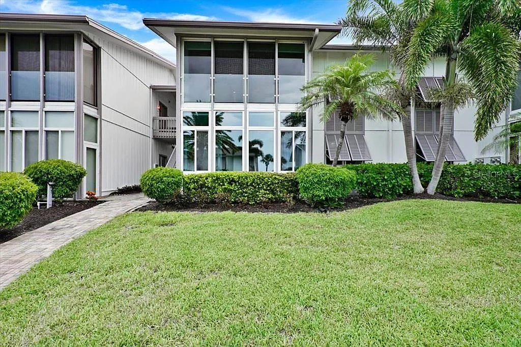 2 bed, 2.0 bath, 1319 sqft, $12,296 — Photo 1