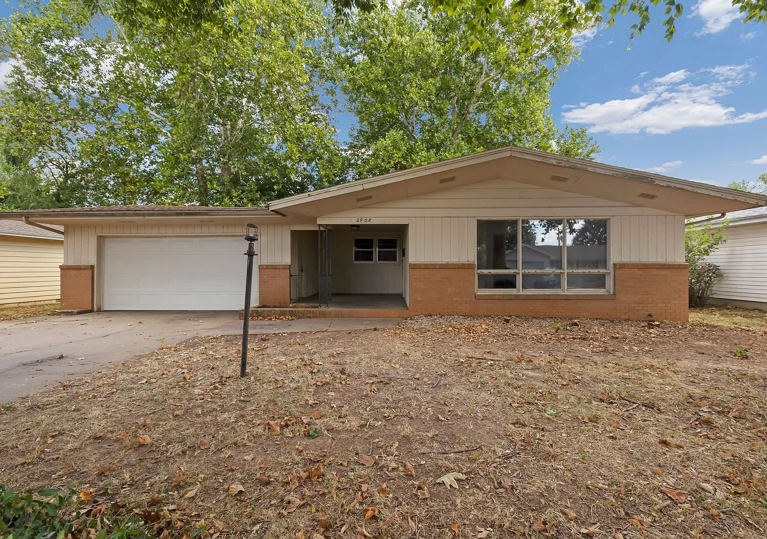 Beautiful Move in Ready House! — Photo 1