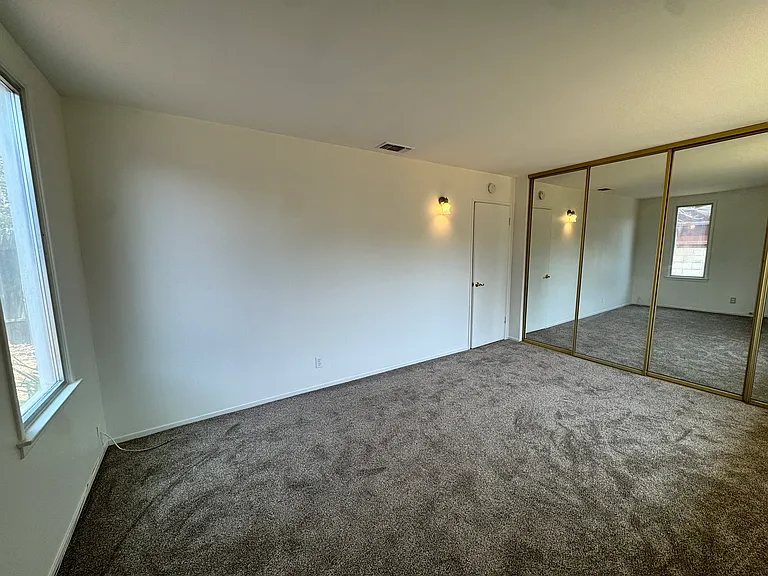 2441 Helena St — Photo 31