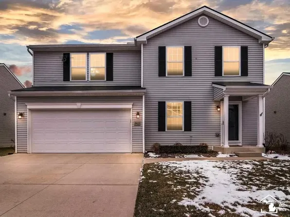 8422 Walnut Hl, Dexter, MI 48130