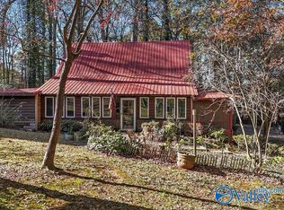 740 Point Of Pnes, Guntersville, AL 35976