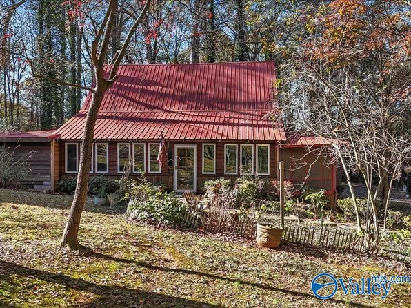 740 Point Of Pnes, Guntersville, AL 35976